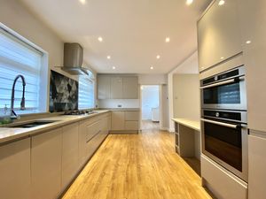 Living Kitchen/Diner- click for photo gallery